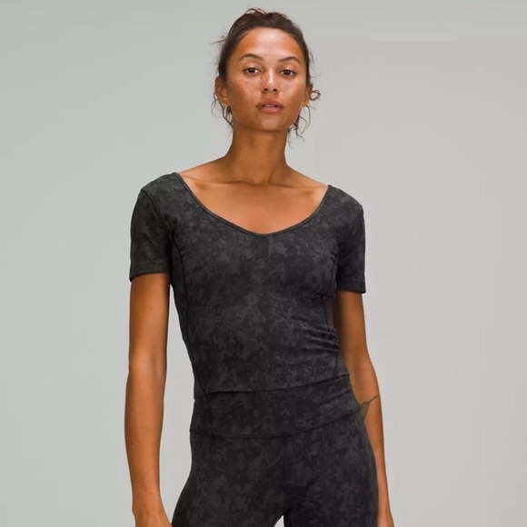 Lululemon Align Tee Shirt - Black/Grey Hideaway Camo Pattern - Size 6 - Picture 1 of 13